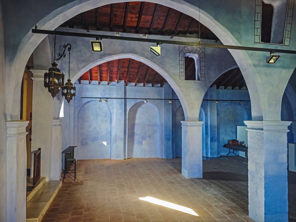 Ermita de Santa Cruz, antigua mezquita Benaeça, Barrio morisco del Arrabal