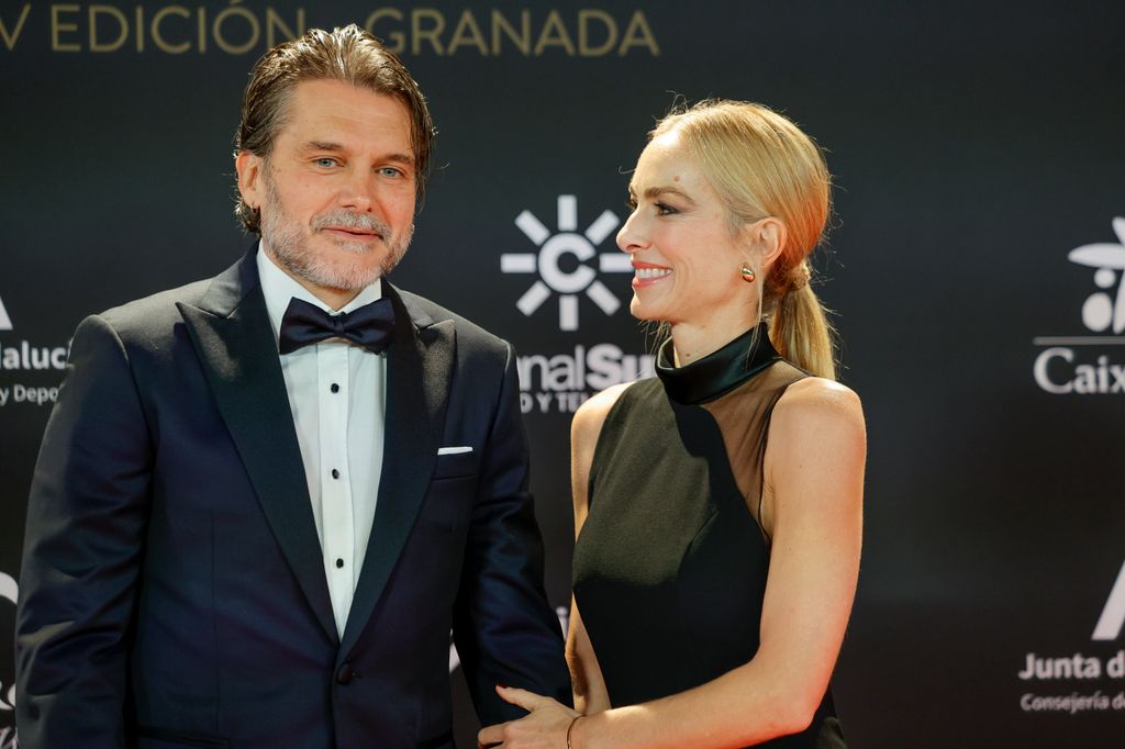 Salva Reina y Kira Miró en la alfombra roja de los Premios Carmen, celebrados este sábado en Granada