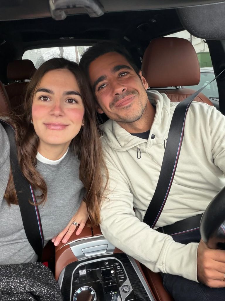 Blanca Llandres y Alberto Herrera en el coche