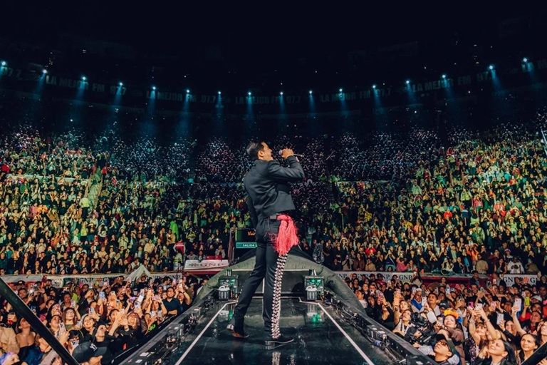 Carlos Rivera hizo vibrar a miles en la Plaza de Toros 'La México'.