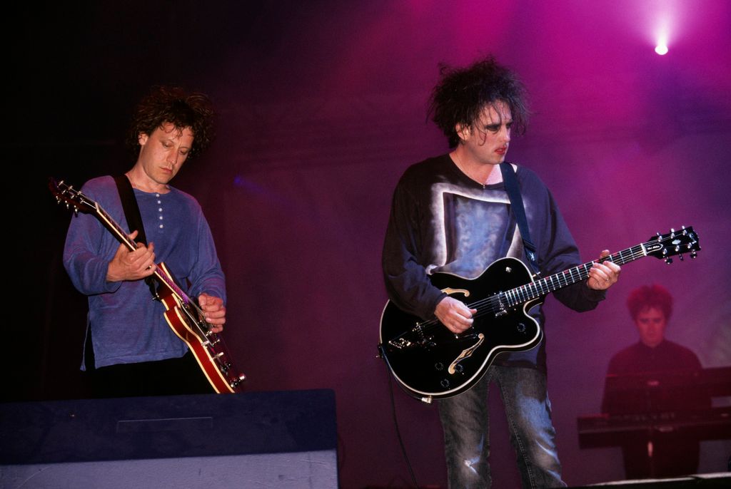 Perry Bamonte y Robert Smith en 2009