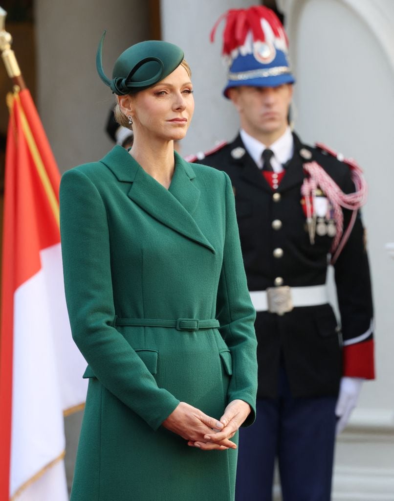 La princesa Charlene de Mónaco recibiendo al presidente de Portugal, Marcelo Rebelo, 2025.