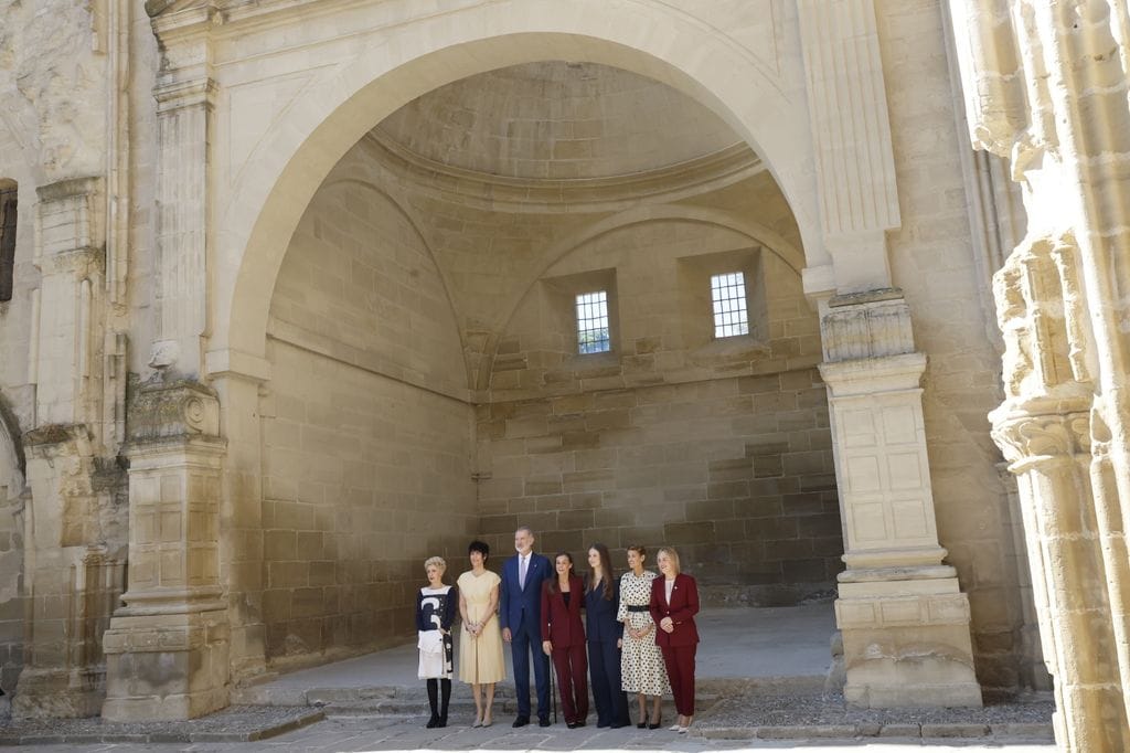 Los Reyes y Leonor en la exposición con motivo del 6º centenario del Título de Viana 