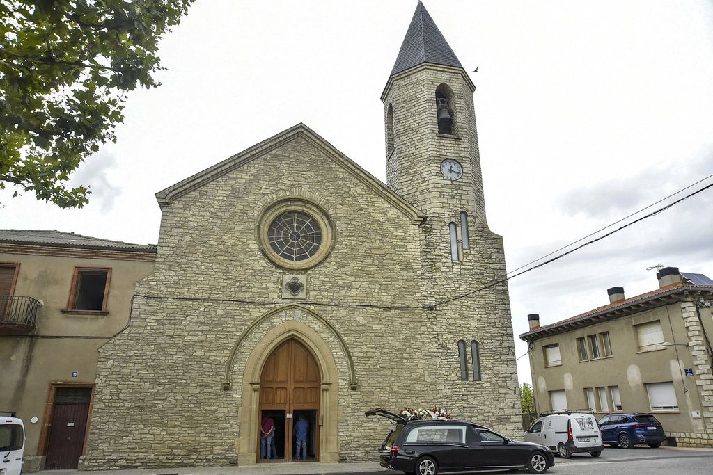 El funeral se llevó a cabo en la iglesia del Sagrat Cor de Sant Guim de Freixenet, en en Barcelona.