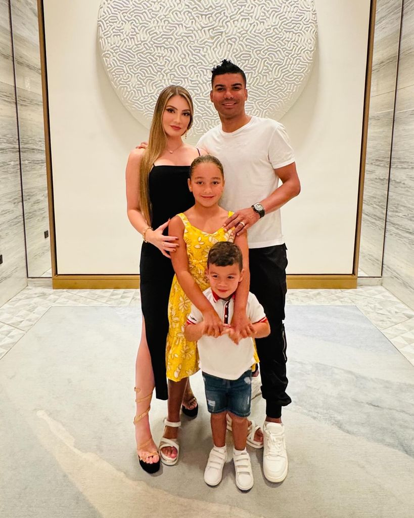 Anna Mariana y Casemiro con sus hijos, Caio y Sara.