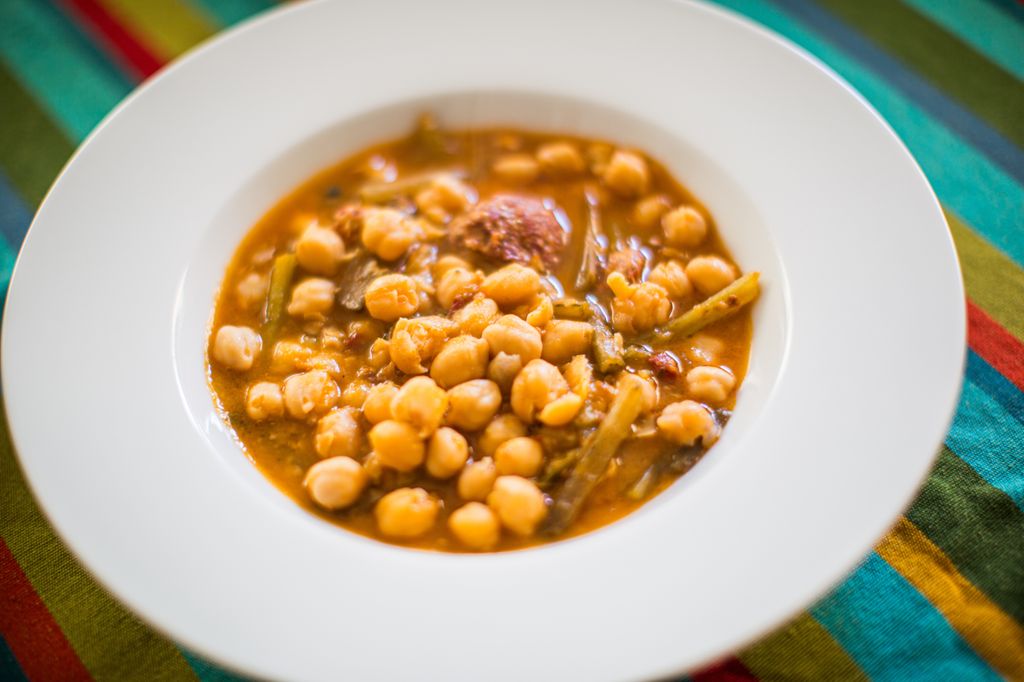 Potaje de legumbres con tagarninas