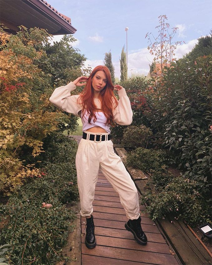 Alejandra con un look beis