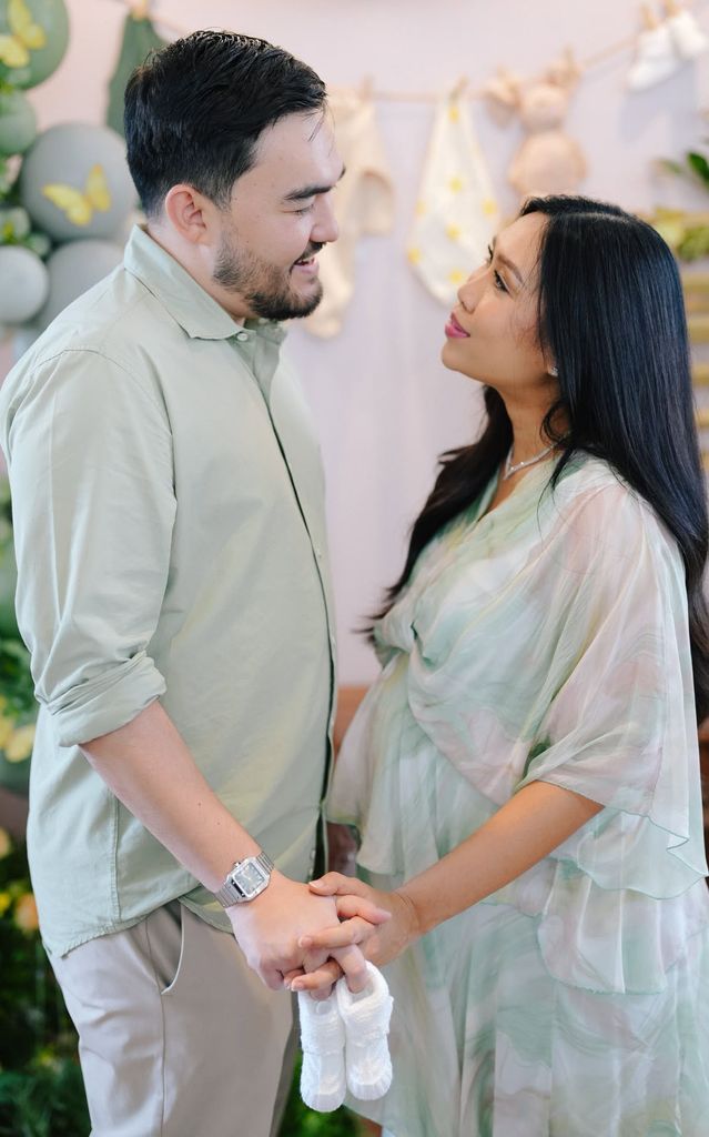 Con esta imagen se ha anunciado el nacimiento de la primera hija del príncipe heredero Amir Shah de Selangor con la princesa Afzaa Fadini