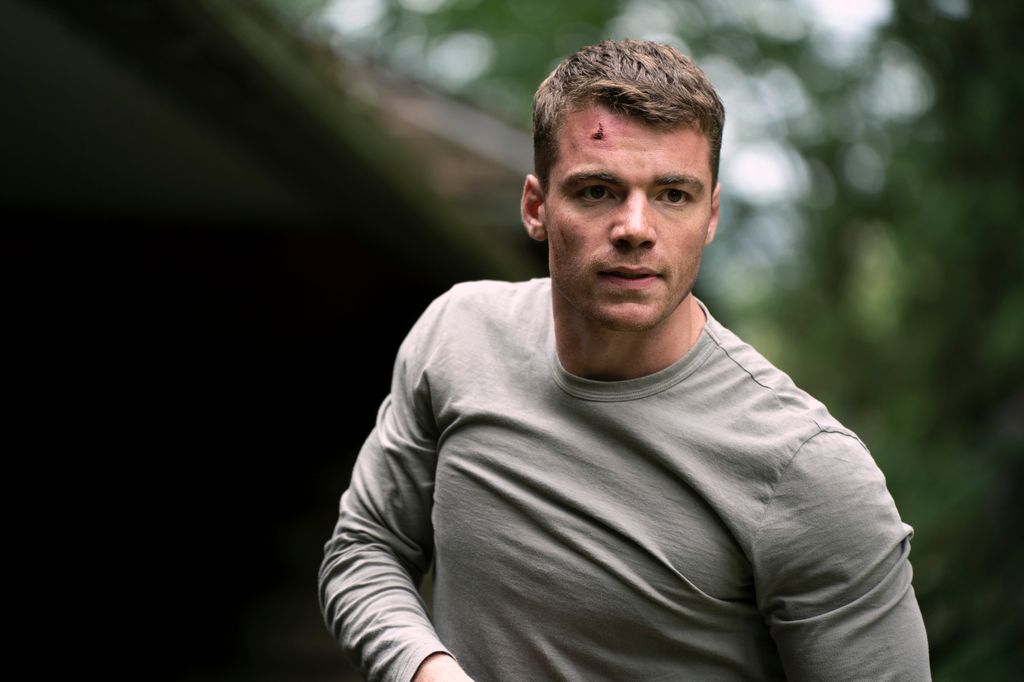 Gabriel Basso se mete en la piel de Peter Sutherland 