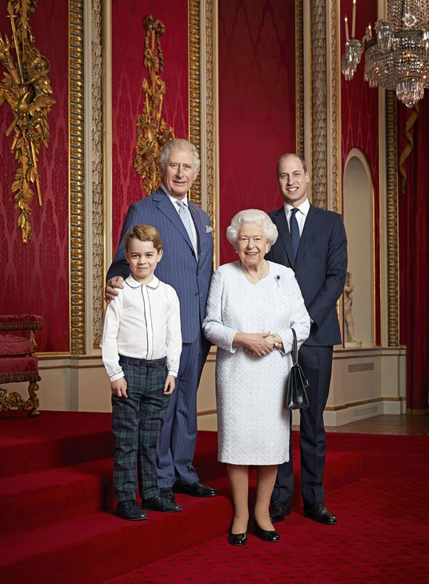 Reina Isabel II de Inglaterra, príncipe Carlos, príncipe Guillermo y príncipe George