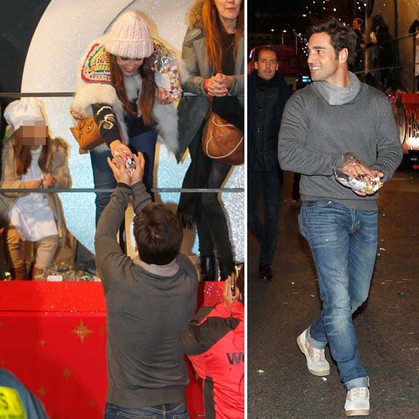 David Bustamante prefirió repartir los caramelos caminando y no dudó en hacerse una fotografía con todo aquel que se la pedía
