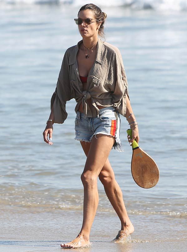 Alessandra Ambroso con shorts