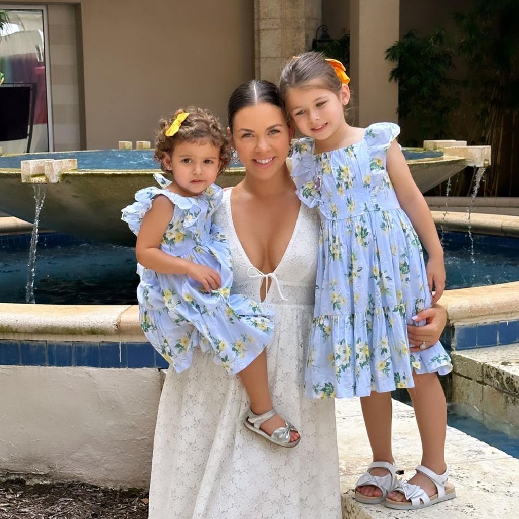 Ximena Duque y sus hijas