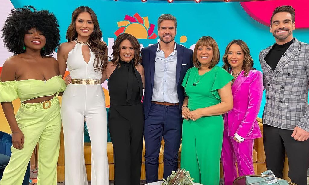 Chiki Bom Bom, Andrea Meza, Penélope Menchaca, Daniel Arenas, Adamari López y Frederik Oldenburg