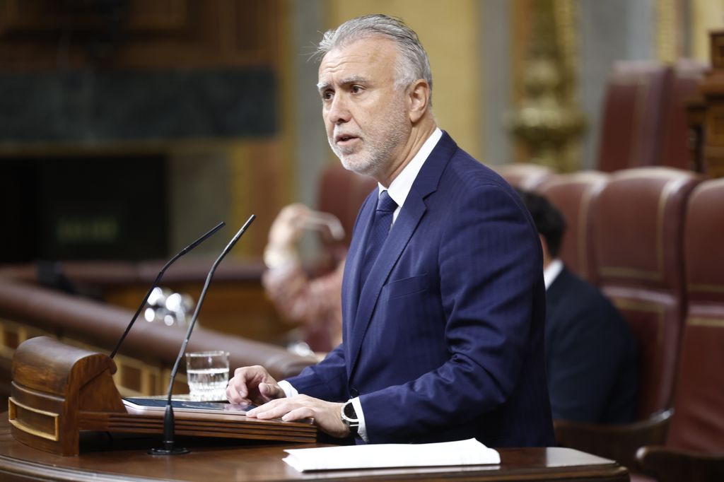 Ángel Víctor Torres durante una sesión en el Congreso de los Diputados