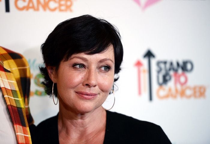 Tras el susto inicial, Shannen Doherty aclara que su cáncer sigue en remisión