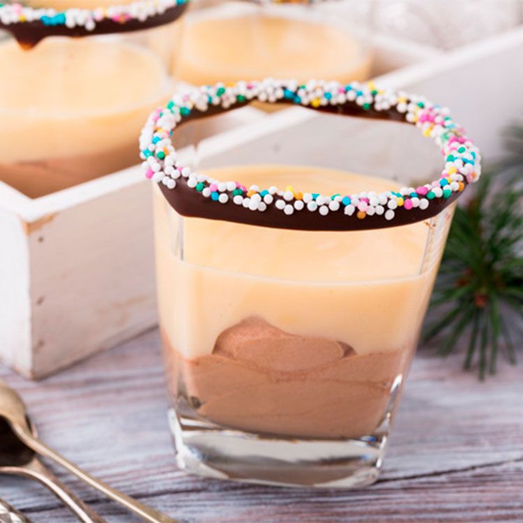 Natillas de chocolate blanco con 'mousse' de chocolate negro