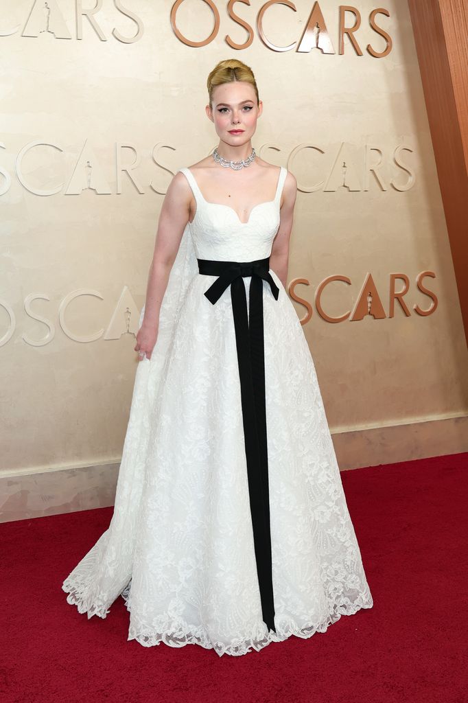 Elle Fanning en la alfombra roja de la 97th edición de los Oscars