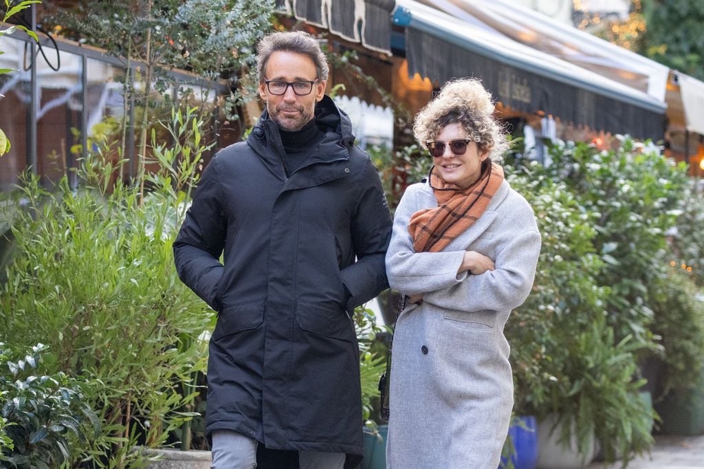 Álvaro Muñoz Escassi y Sheila Casas de paseo por Madrid