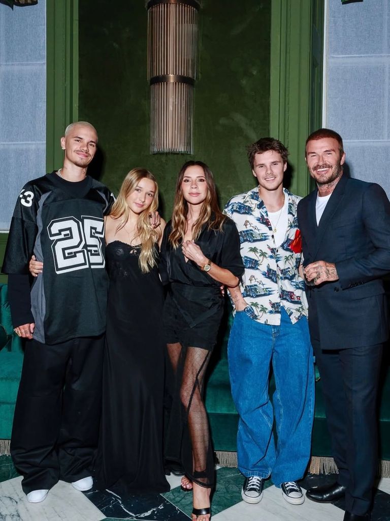 De izquierda a derecha: Romeo Beckham, Harper Beckham, Victoria Beckham, Cruz Beckham y David Beckham