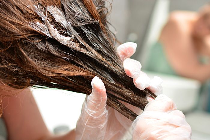 Los mejores consejos para teñirse el pelo en casa
