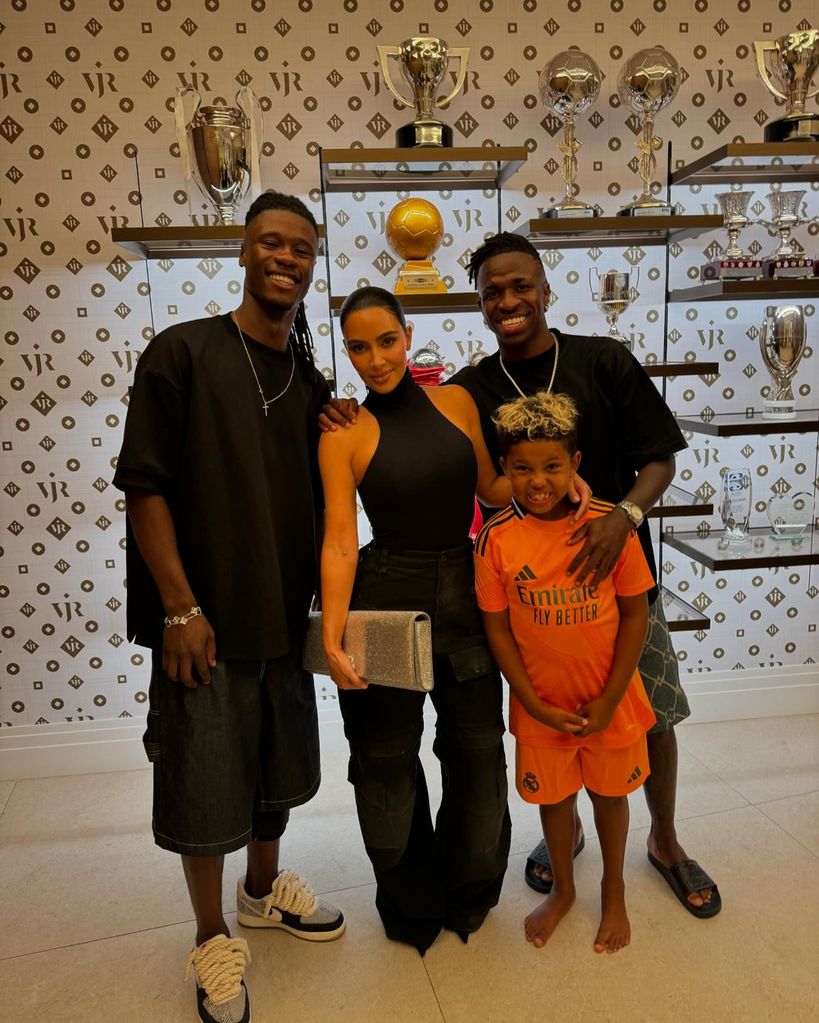 Eduardo Celmi Camavinga, Kim Kardashian, Sain West y Vinicius Jr.