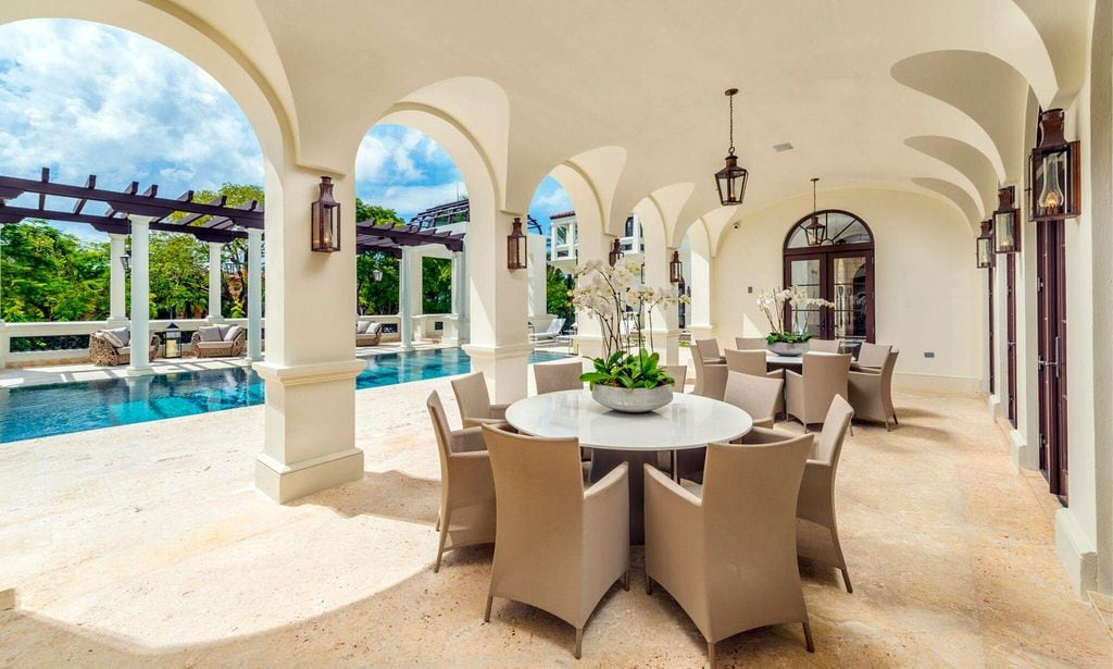 terraza de la piscina