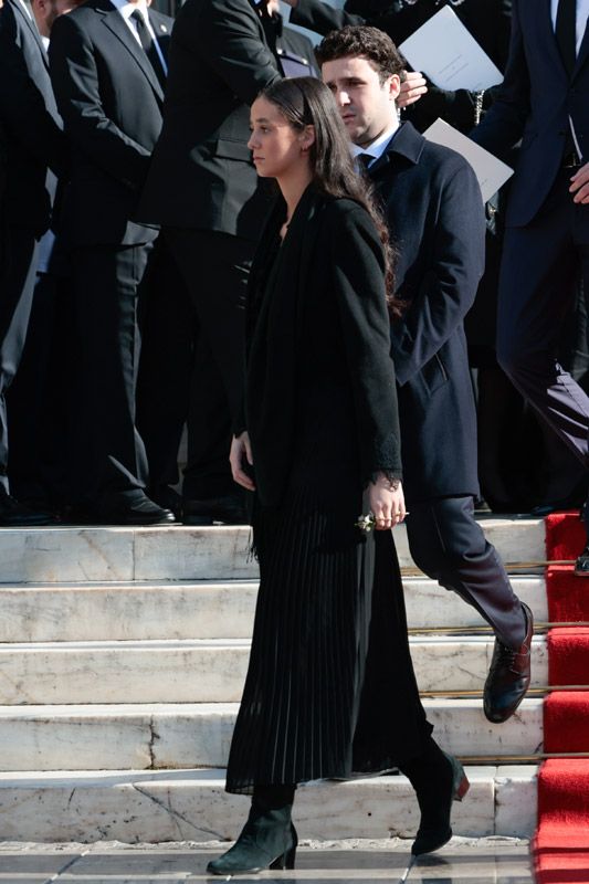 La princesa Leonor y la infanta Sofía, las únicas ausentes en el funeral