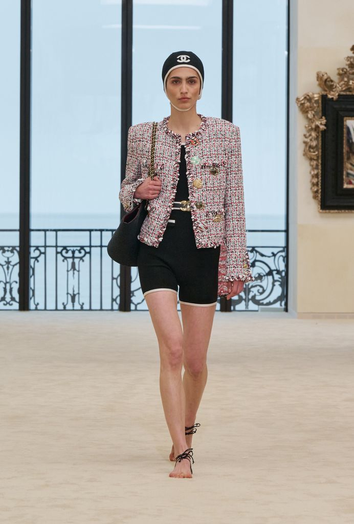 Este calzado causó sensación sobre la pasarela de Resort 2027 de Chanel.
