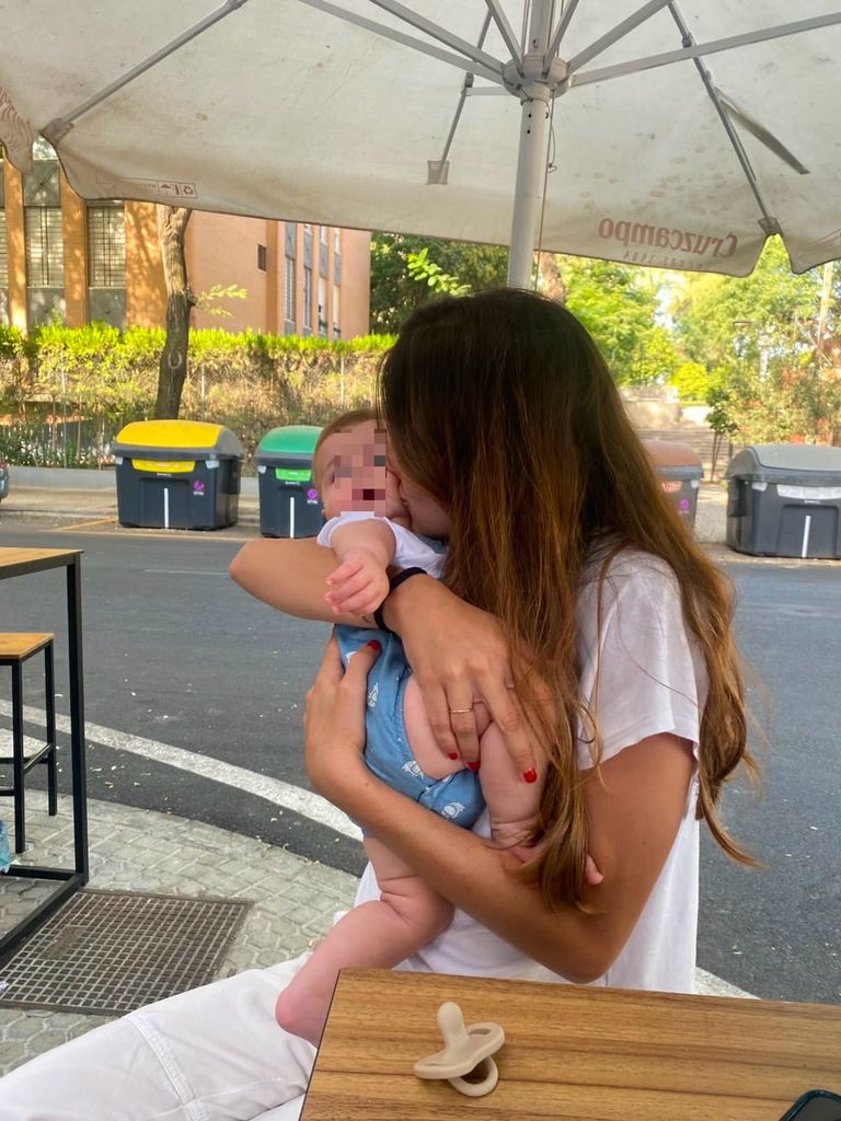 Blanca se come a besos al pequeño Marcos, que se ha convertido en el protagonista absoluto de sus vacaciones y de su vida