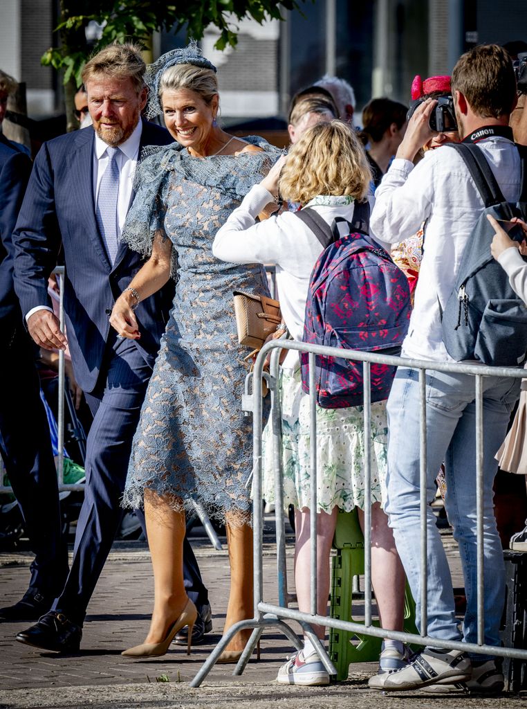 Máxima de Países Bajos con vestido transparente de encaje