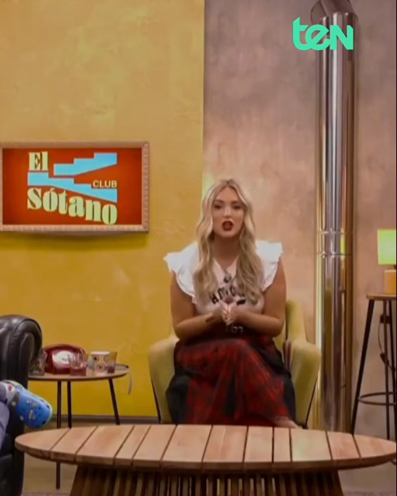 Marta Riesco contando a los espectadores de 'El Sótano' cómo se han enterado del fichaje de María Patiño