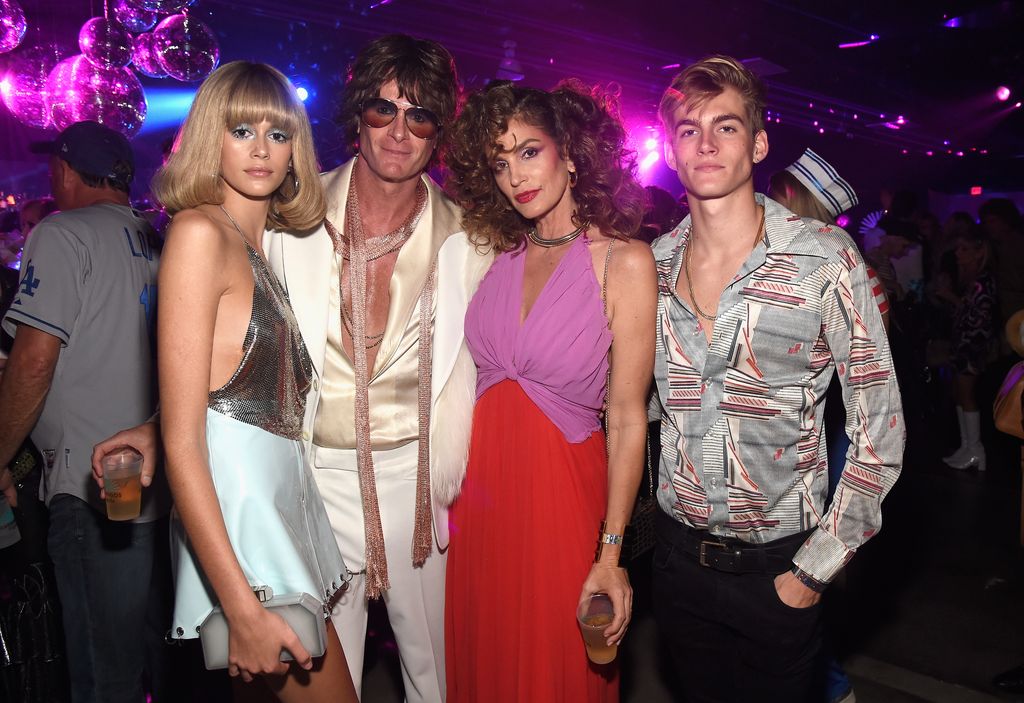 Kaia Gerber, Rande Gerber, Cindy Crawford y Presley Gerber en la Casamigos Halloween Party del 2017 en Los Ángeles