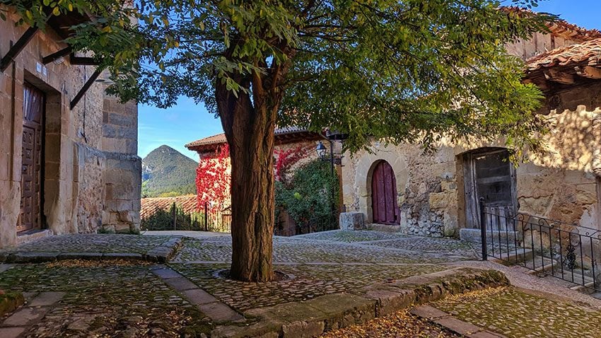 Cantabrana, un bonito pueblo del valle de Caderechas en Burgos