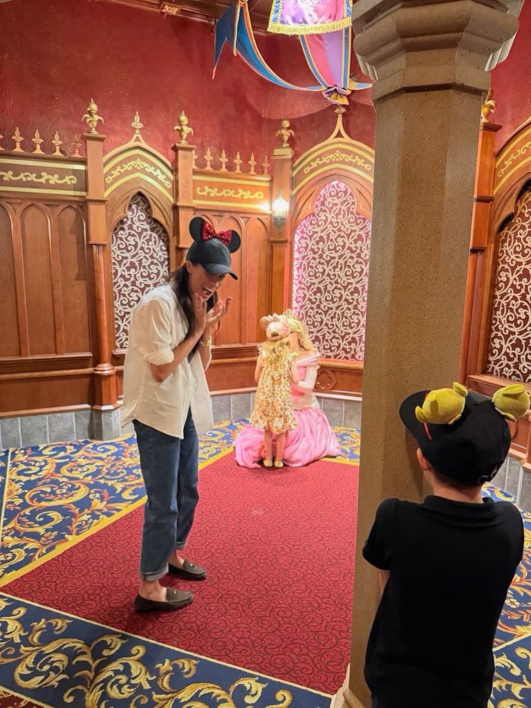 Meghan se divirtió casi tanto como sus hijos en su visita a Disneyland.