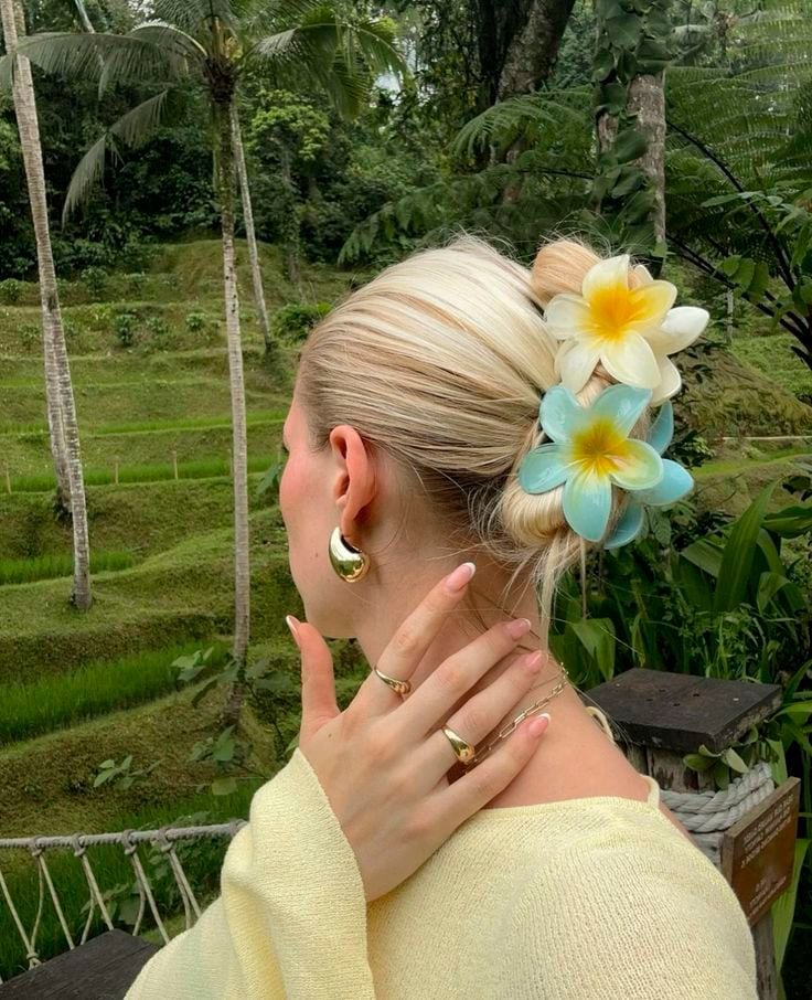 la flor de hibisco en tus looks