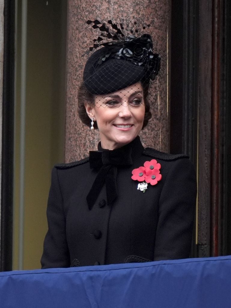 Plano medio de Kate Middleton el día del Recuerdo 2024 en el balcón real