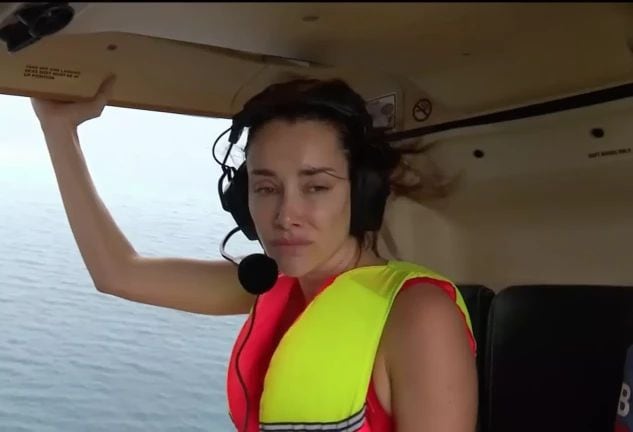 Adara Molinero en el helicóptero en Honduras
