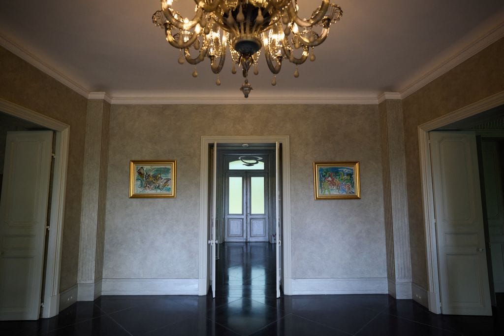 Interior de la villa del diseñador alemán Karl Lagerfeld, en Louveciennes, cerca de París.