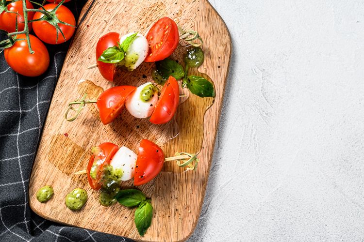 brochetas-caprese