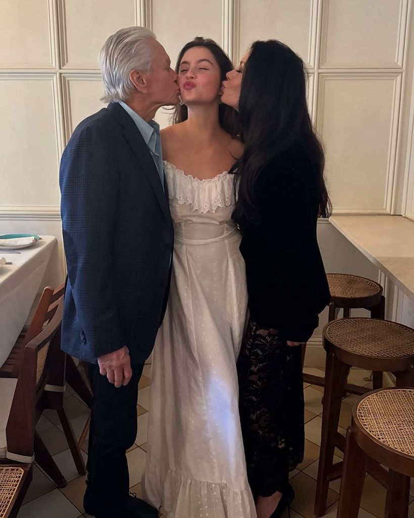 Catherine Zeta-Jones compartió esta bonita postal una noche antes del día de la graduación de su hija. 
