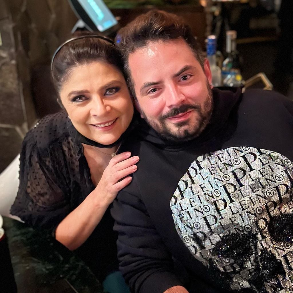 José Eduardo Derbez y su mamá, Victoria Ruffo