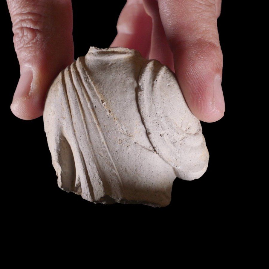 Restos de la escultura romana encontrada por un niño en Israel
