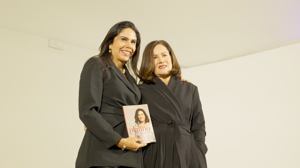 Paola Rojas y Gloria Calzada 
