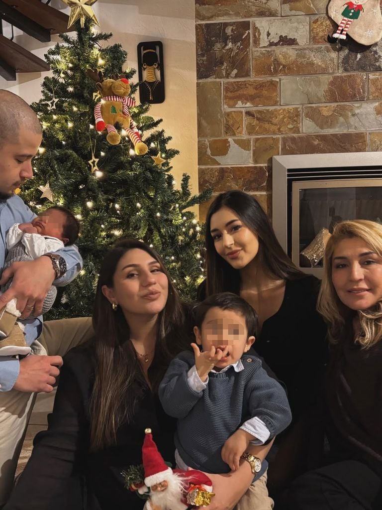 Gabriela Toral con su familia biológica