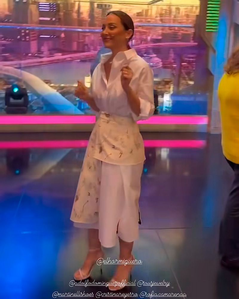 Tamara Falcó en 'El Hormiguero' con vestido camisero de Adolfo Domínguez
