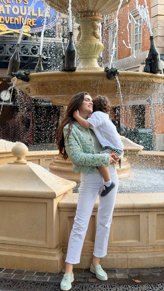Nadia Ferreira y su hijo Marquito de visita en Walt Disney World.