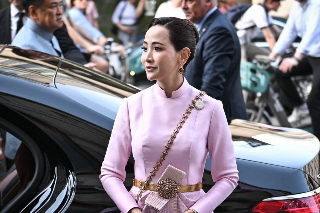 Thananon "Jaa" Charnvirakul (de soltera Niramit) es una empresaria tailandesa y la esposa del primer ministro de Tailandia, Anutin Charnvirakul