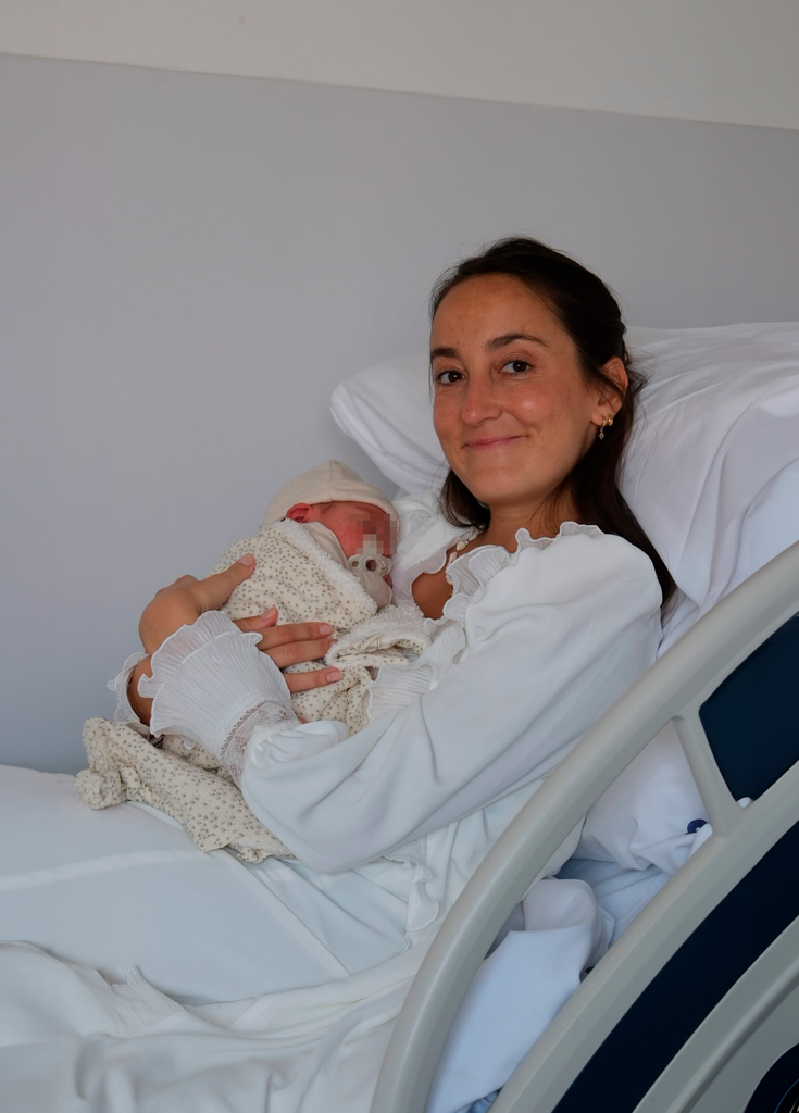 Lucía Pombo con su hija
