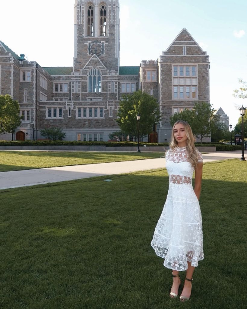 Luna, la hija mayor de Juanes, se graduó del Boston College.